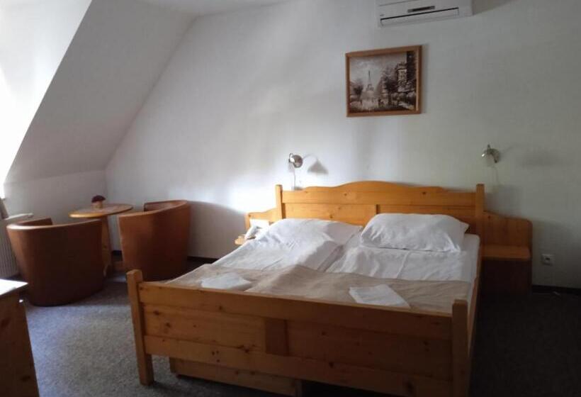 スーペリアールーム, Koliba