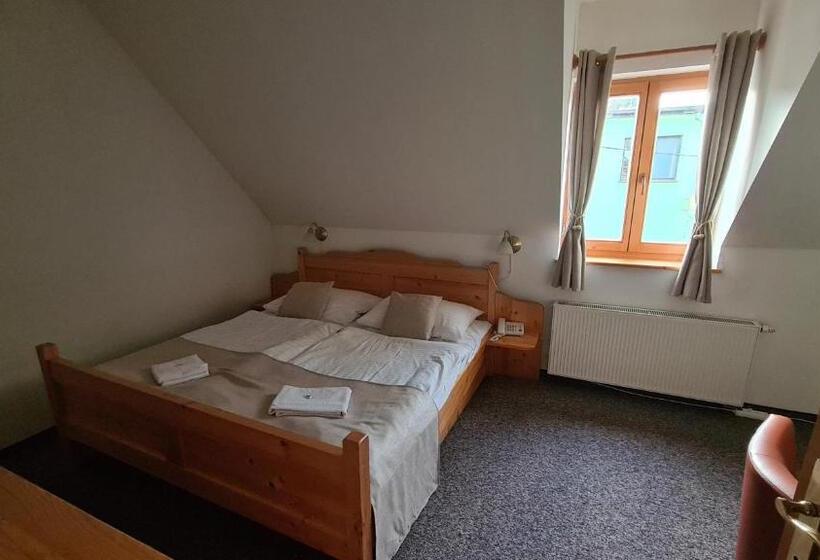 スーペリアースイート, Koliba