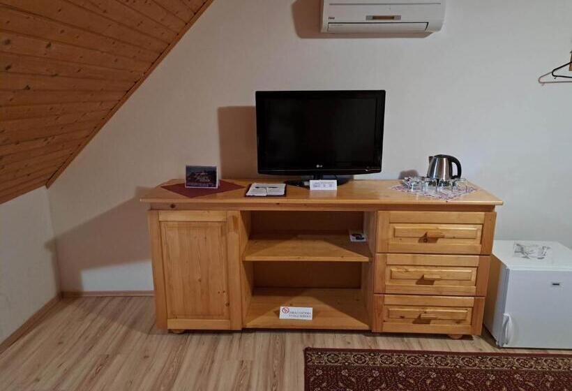 スーペリアの４人部屋, Koliba