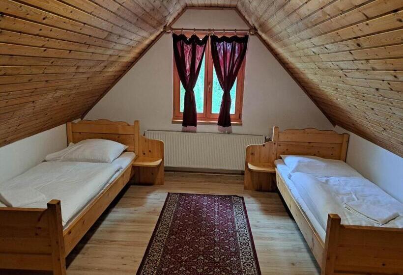 スーペリアの４人部屋, Koliba