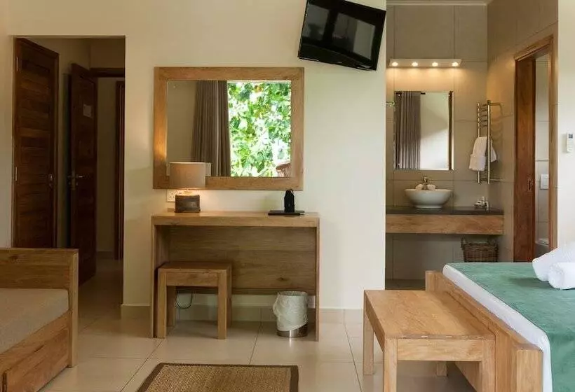 اتاق سوپریور با چشم‌انداز دریا, Le Repaire   Boutique Hotel & Restaurant