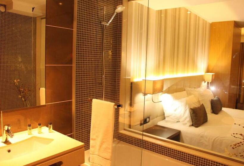 Superior suite with view, O Gato & Spa