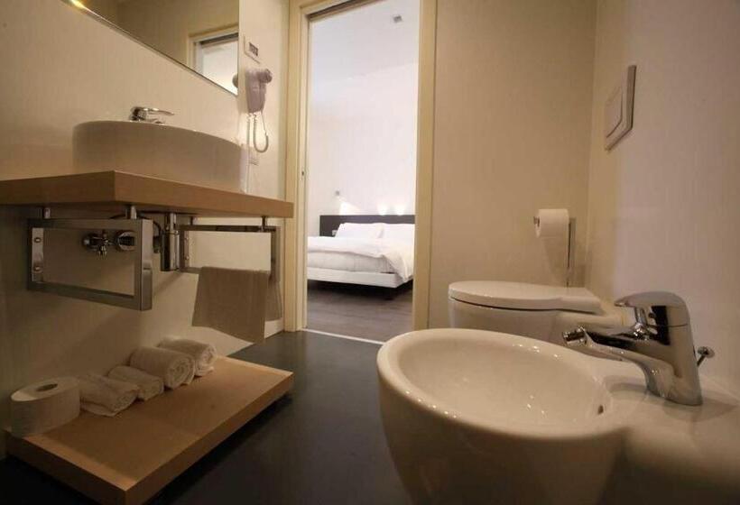 舒适型房间, On The Rock