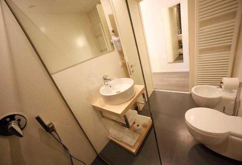 舒适型房间, On The Rock