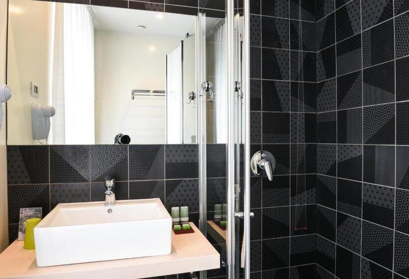 高级大房间, On The Rock