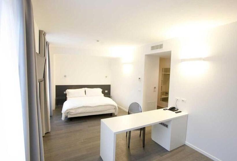 高级大房间, On The Rock