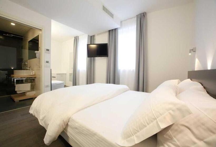 高级大房间, On The Rock