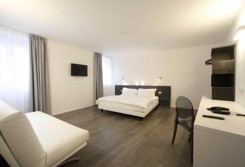 高级大房间, On The Rock