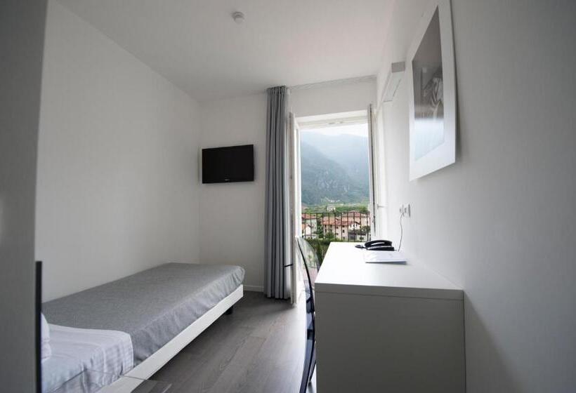 带阳台的标准单人间, On The Rock