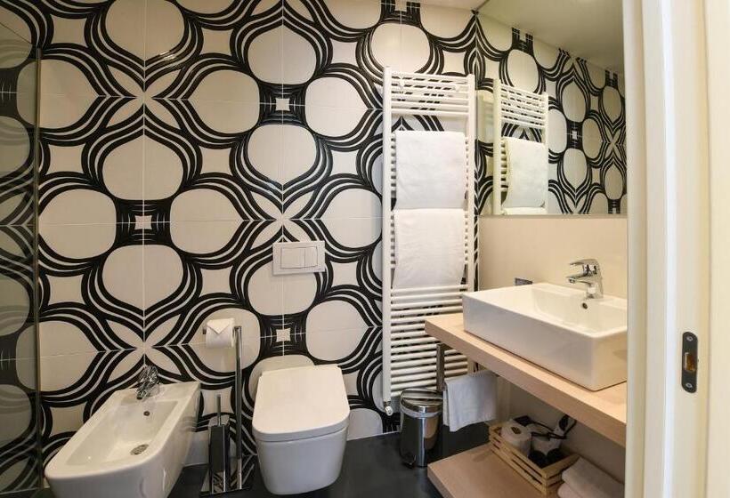 高级大房间, On The Rock