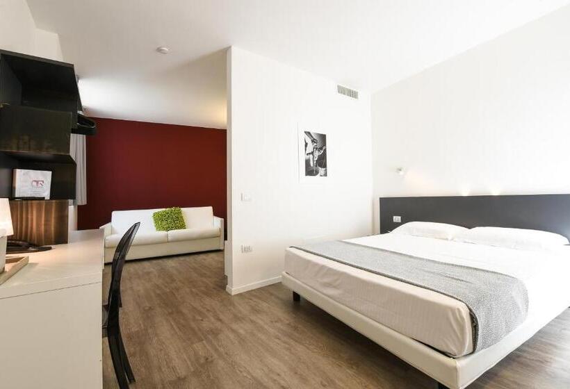 高级大房间, On The Rock