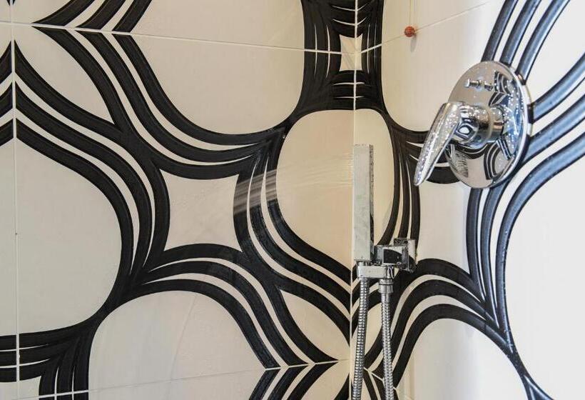 高级大房间, On The Rock