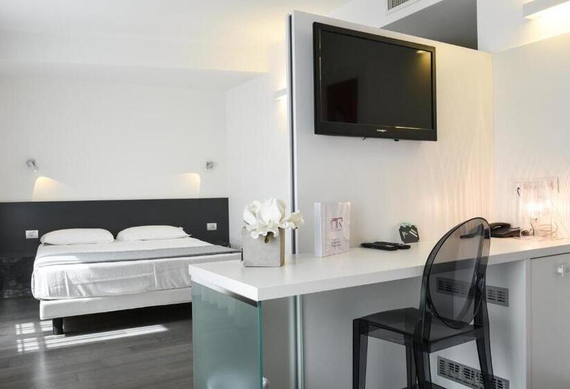 高级大房间, On The Rock