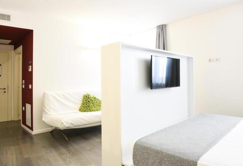 高级大房间, On The Rock