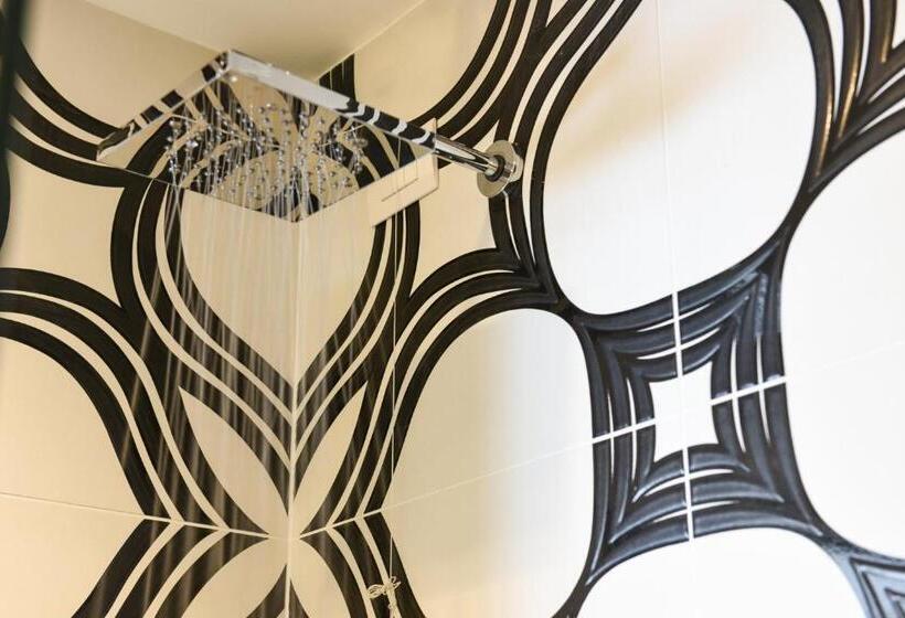 高级大房间, On The Rock