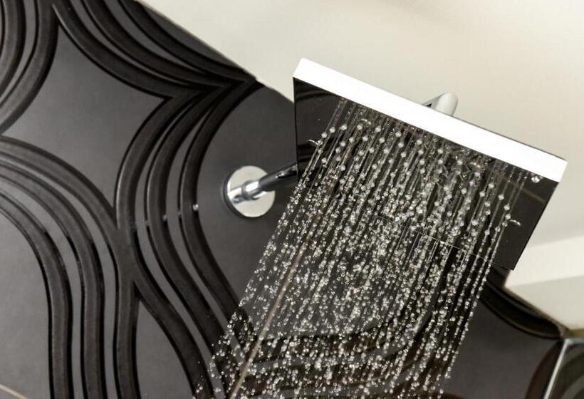 舒适型房间, On The Rock