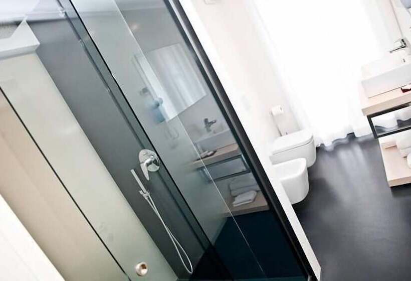 高级大房间, On The Rock