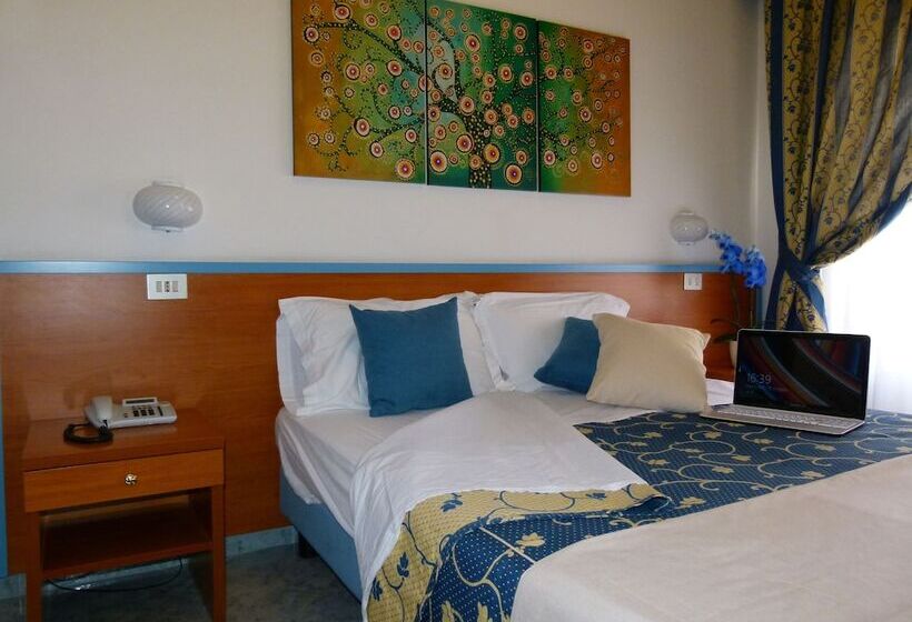 اتاق اکونومی, Paradise