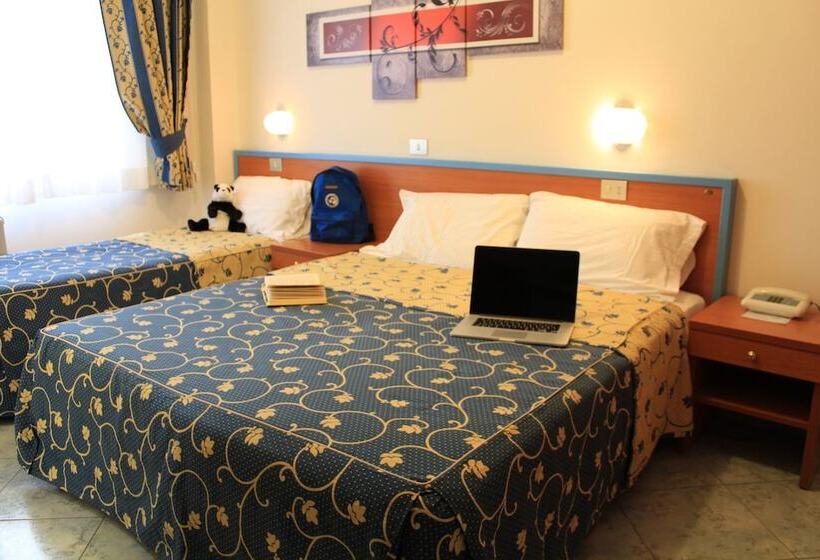 Economy Triple Room, Paradise