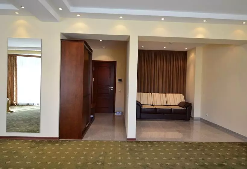Suite, Platinum