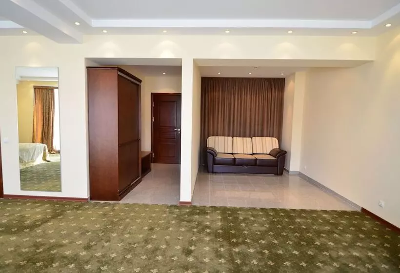 Suite, Platinum