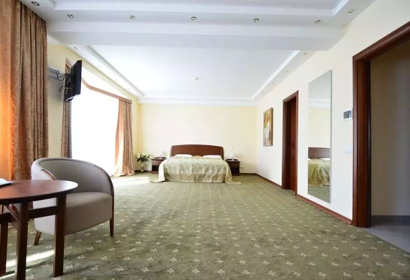 Suite, Platinum