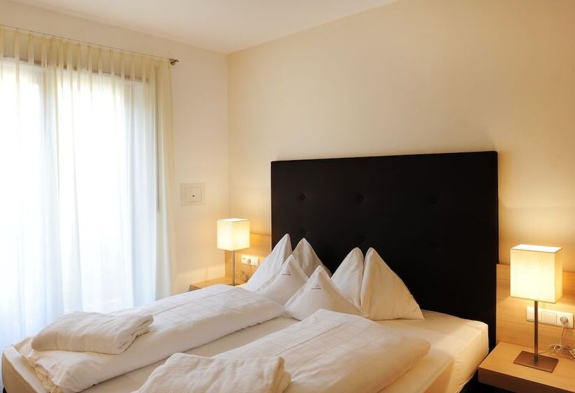 דירת חדר בסיסית, Schwarzschmied