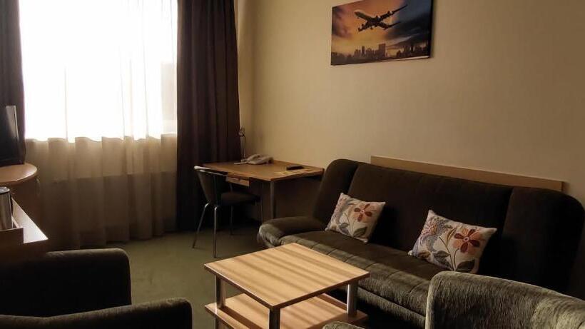 سوییت, Sky High Hotel Airport 200 Meters From The Terminal
