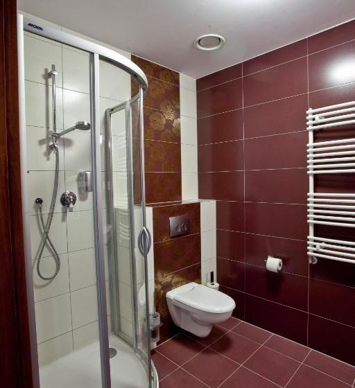 חדר דלוקס, Szara Willa