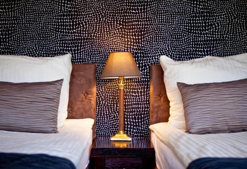 חדר דלוקס, Szara Willa