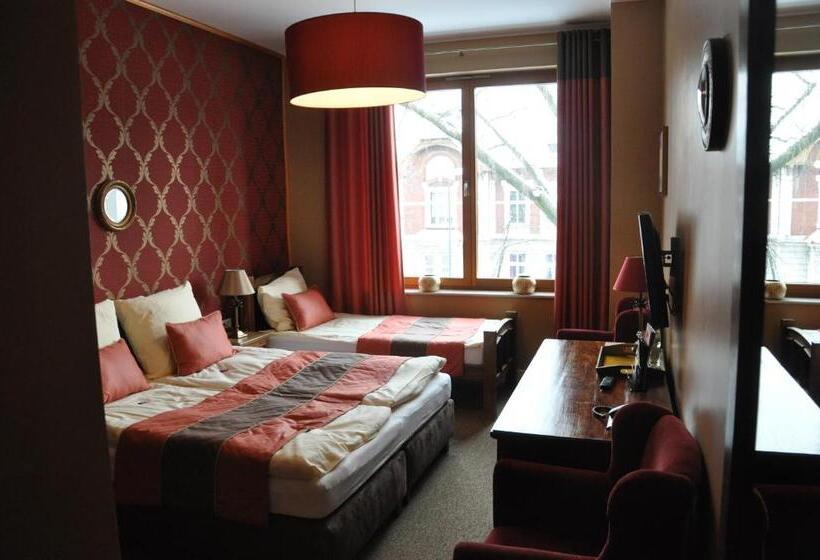 חדר דלוקס, Szara Willa