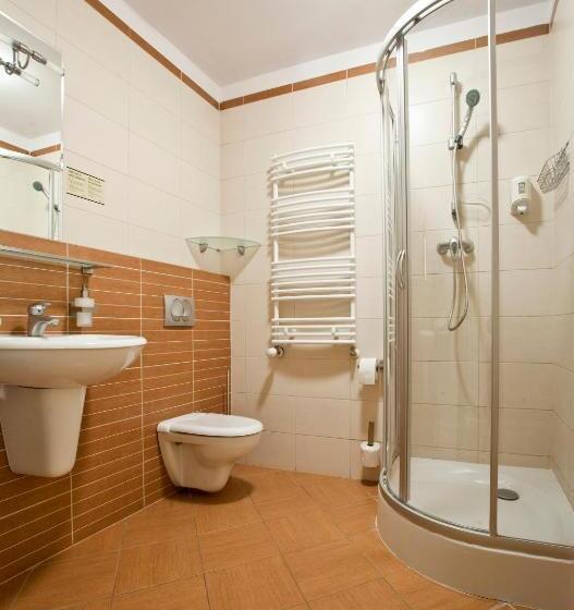 חדר סטנדרט לשלושה, Szara Willa