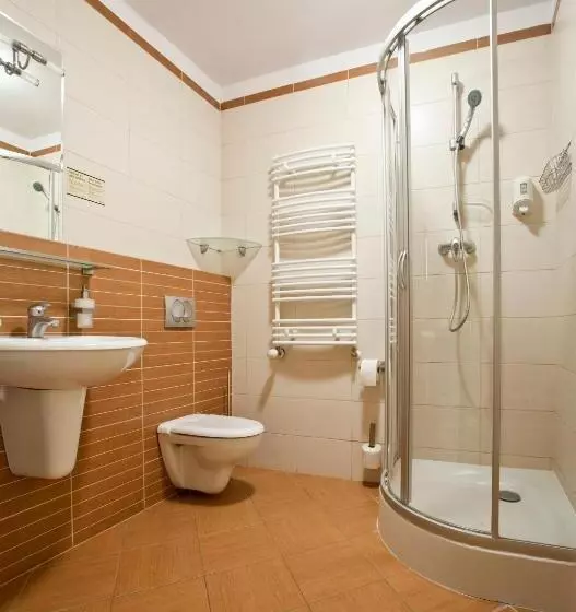 Standard Kolmen Hengen Huone, Szara Willa
