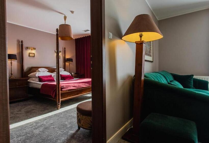 דירת חדר, Szara Willa