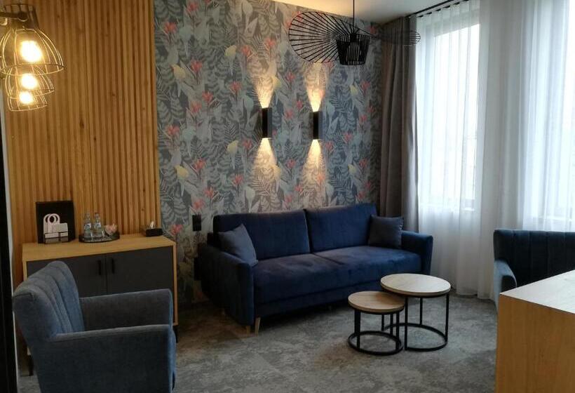 דירת חדר, Szara Willa