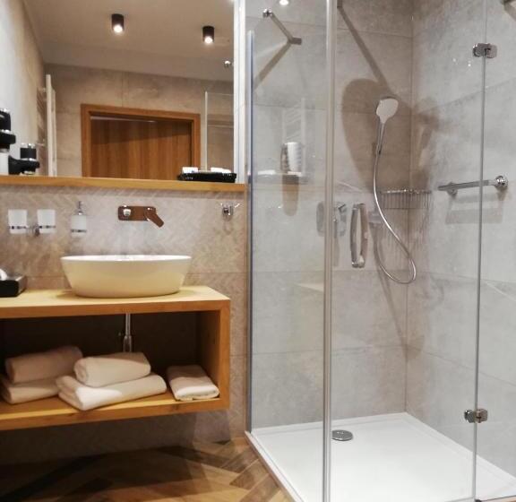 דירת חדר, Szara Willa