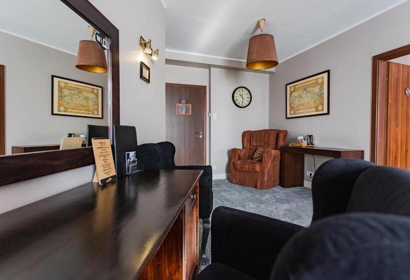 דירת חדר, Szara Willa