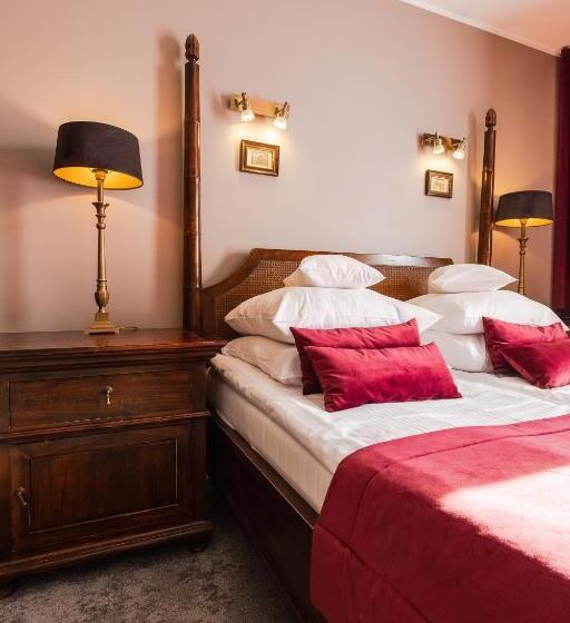 דירת חדר, Szara Willa