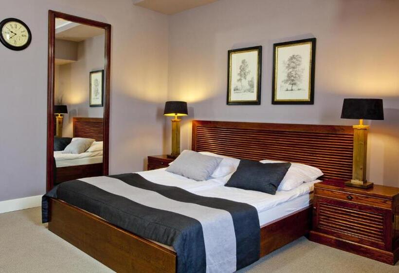 חדר דלוקס, Szara Willa