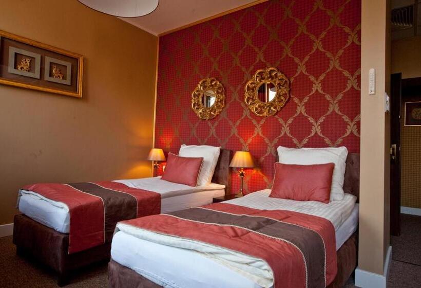 חדר דלוקס, Szara Willa