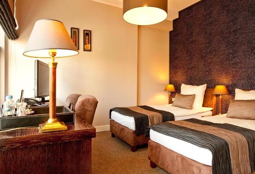 חדר דלוקס, Szara Willa