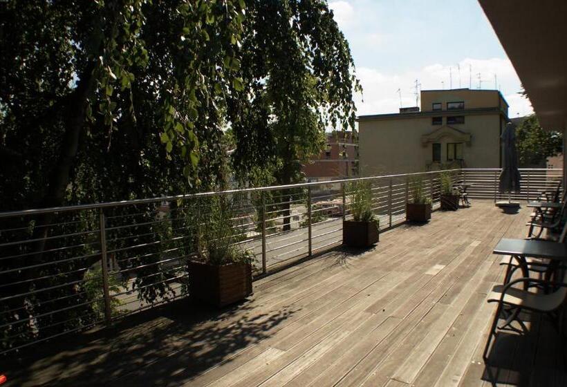 חדר דלוקס, Szara Willa