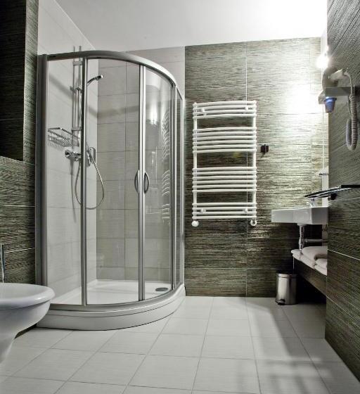 חדר דלוקס, Szara Willa