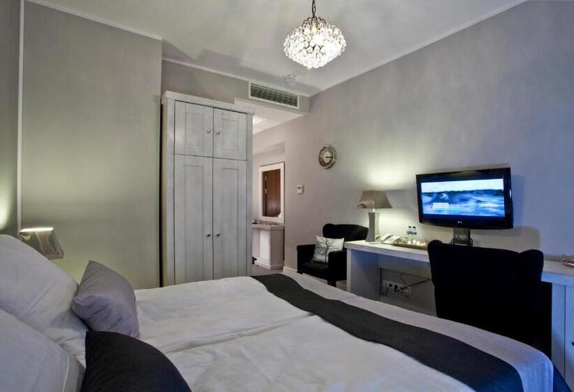 חדר דלוקס, Szara Willa