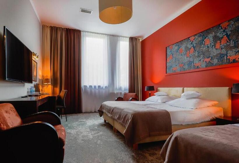 חדר סטנדרט לשלושה, Szara Willa