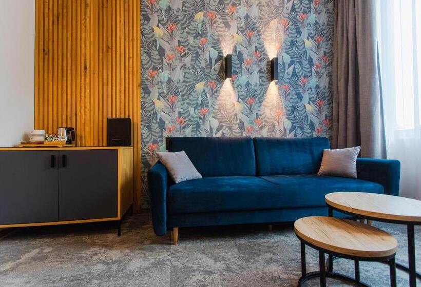 דירת חדר, Szara Willa