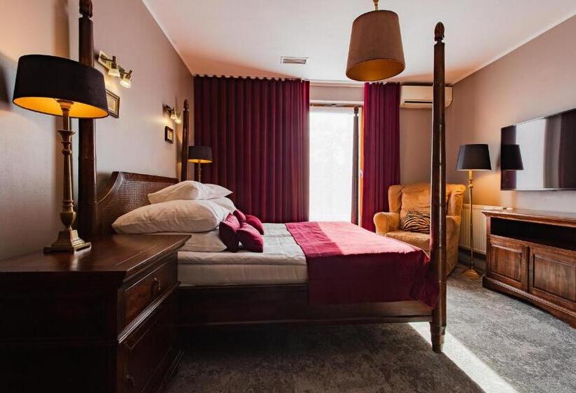 דירת חדר, Szara Willa