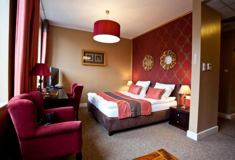 חדר דלוקס, Szara Willa