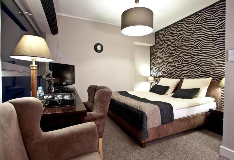 חדר דלוקס, Szara Willa