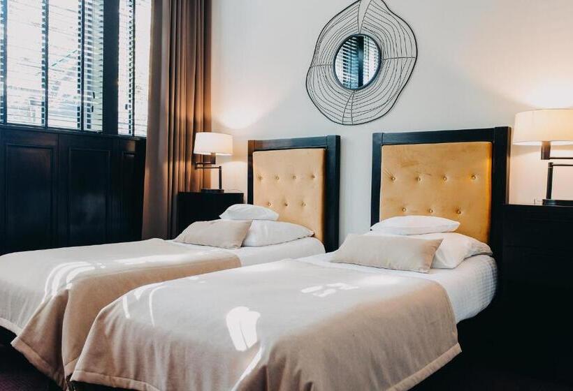 חדר דלוקס, Szara Willa